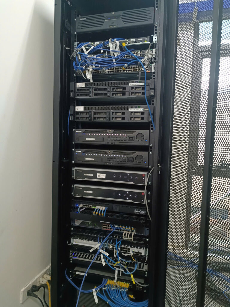 Tủ rack hệ thống mạng doanh nghiệp tại Bắc Ninh
